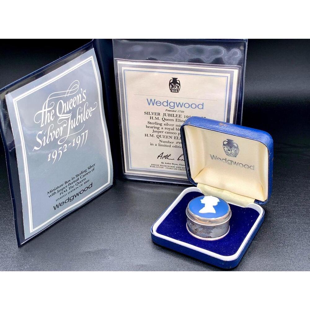 Rare Wedgwood Sterling Silver Jasper Cameo Trinket Box – Queen’s Silver Jubilee